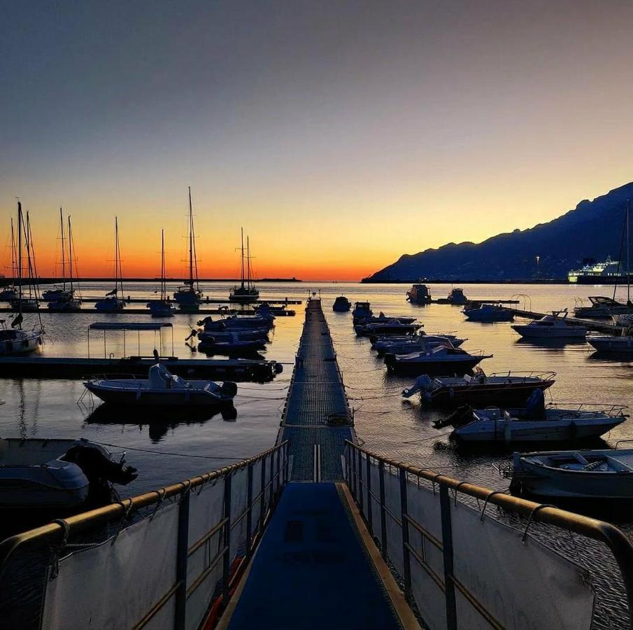 Apartament Salifornia Casa Vacanze Salerno Zewnętrze zdjęcie